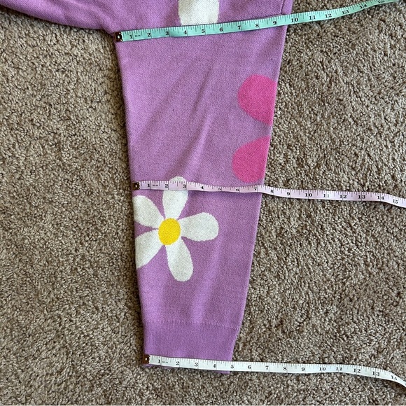 Disney Daisy Duck White and Pink Flowers Lilac Purple Sweater Size XL - Picture 9 of 9